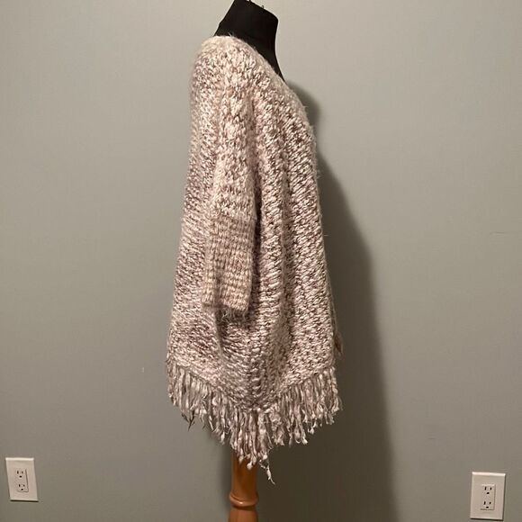 Umgee Women's Taupe Cream Scoop Neck Chunky Popcorn Knit Fringe Sweater Shrug - Picture 4 of 7
